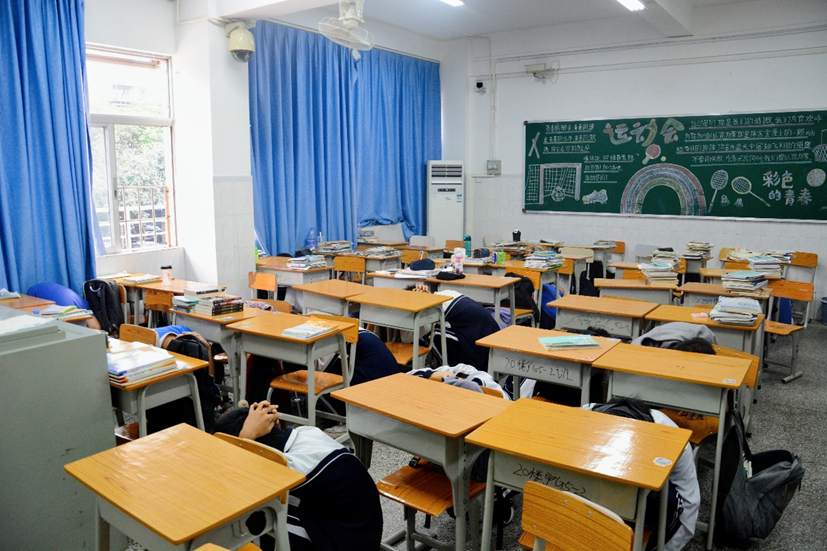 佳保安全协助某学校开展地震避险及消防演练