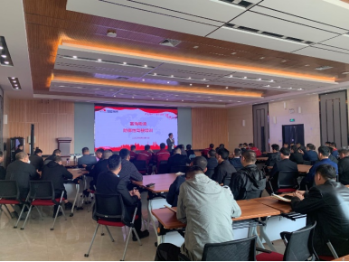 上海佳保安全为某企业进行防御性驾驶培训