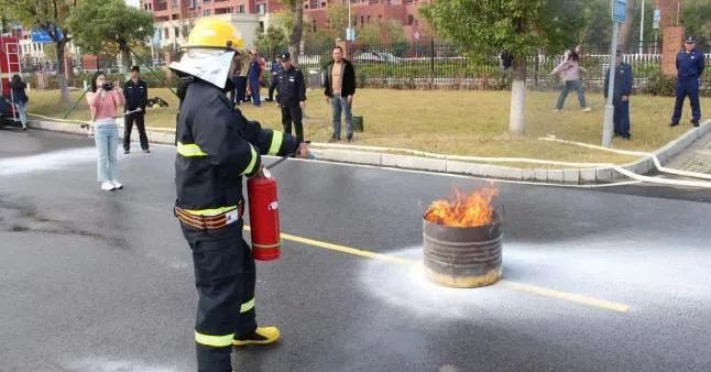 你会正确使用灭火器么？