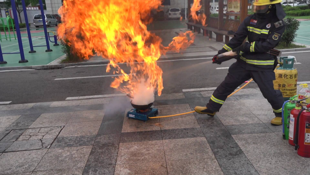 你会正确使用灭火器么？