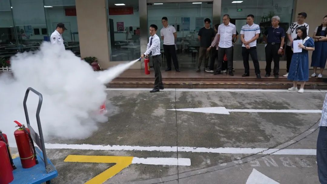 你会正确使用灭火器么？