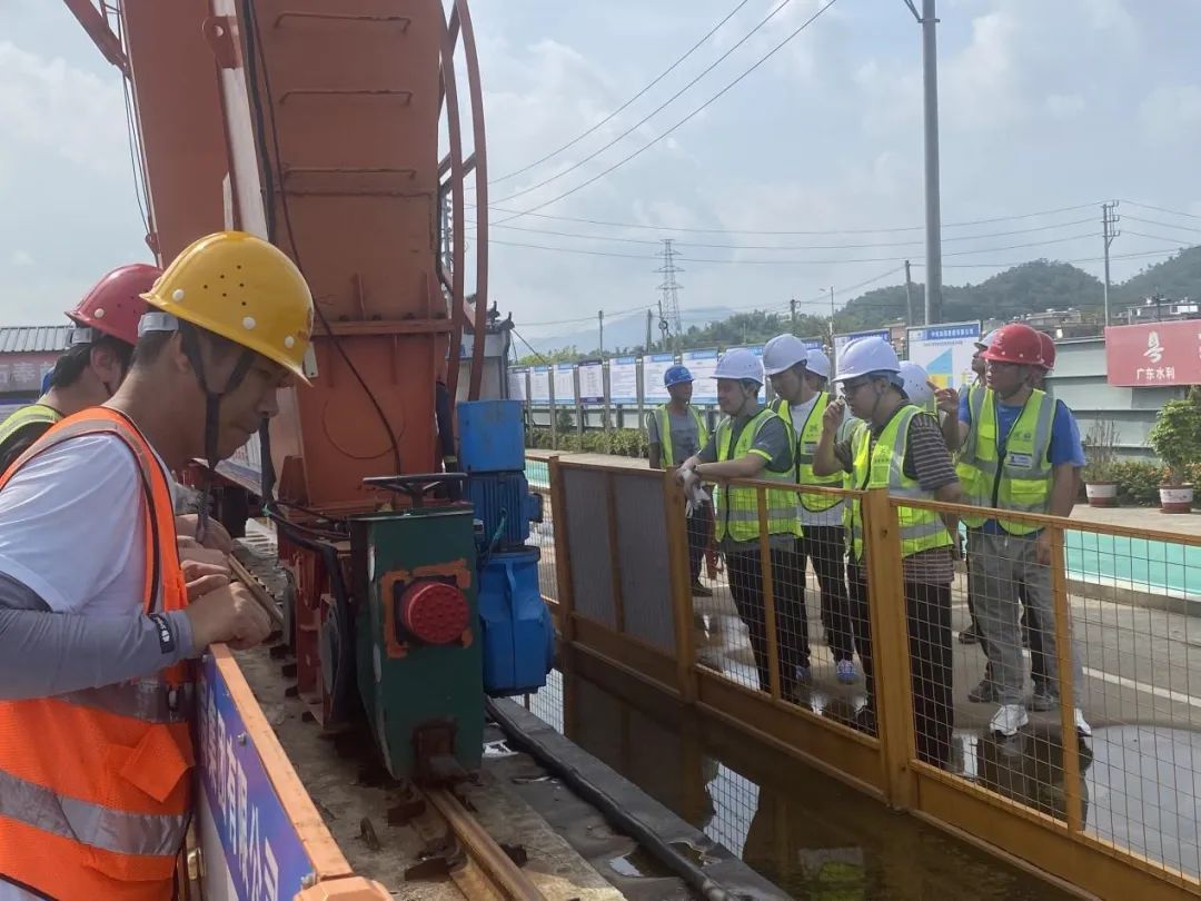 佳保安全协助某公司开展工程机械设备检查